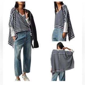 Free People We the Free Main Squeeze V Neck
Sweatshirt NAVY/WHITE